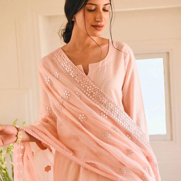 BEAUTIFUL GEORGETTE DESIGNER KURTA PANT AND DUPATTA SET SEQUENCE EMBROIDERY WORK - Picture 3 of 9